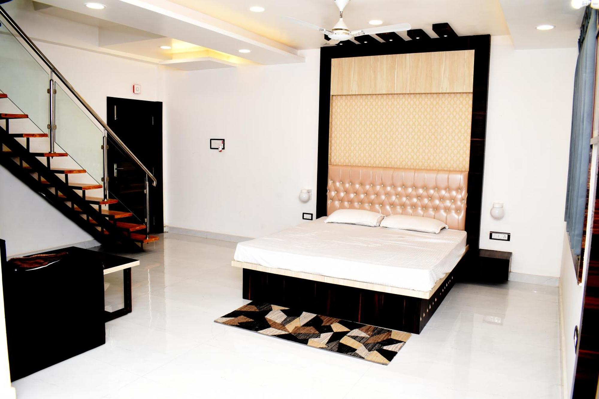 Vatika Banquet And Lawn Hotel Gaya Ngoại thất bức ảnh