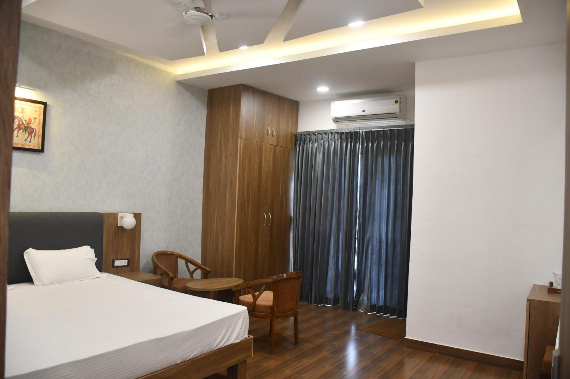 Vatika Banquet And Lawn Hotel Gaya Ngoại thất bức ảnh